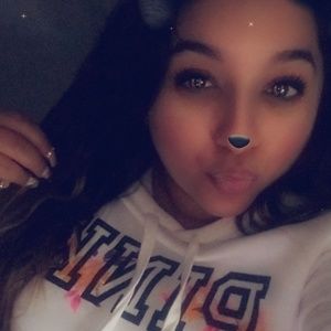 Meet your Posher, Alejandra